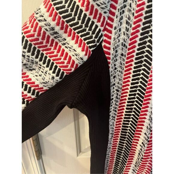 Chicos Red Black White Chevron Side Zip Sweater Jacket sz 2 or L EUC - Picture 5 of 9
